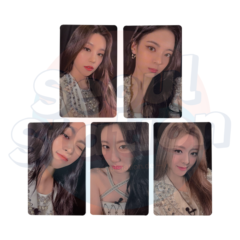 ITZY - 1ST WORLD TOUR: CHECKMATE - Photo Card (Selfie Ver.)