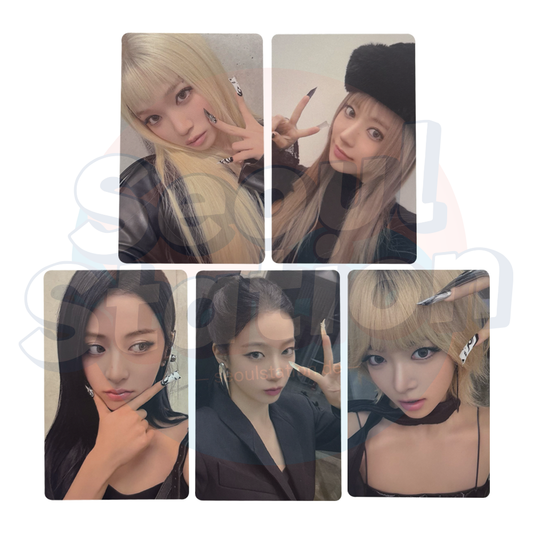 LE SSERAFIM - 5th Mini Album: HOT - WEVERSE Photo Card (Compact Ver.)