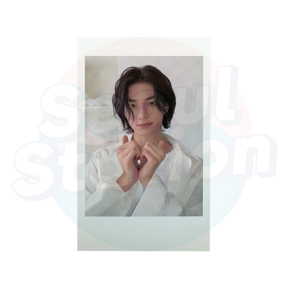 Stray Kids - Perfect Day With SKZ - 2024 Stray Kids Season's Greetings - JYP Shop Polaroid Photo Card - HEART Ver. hyunjin