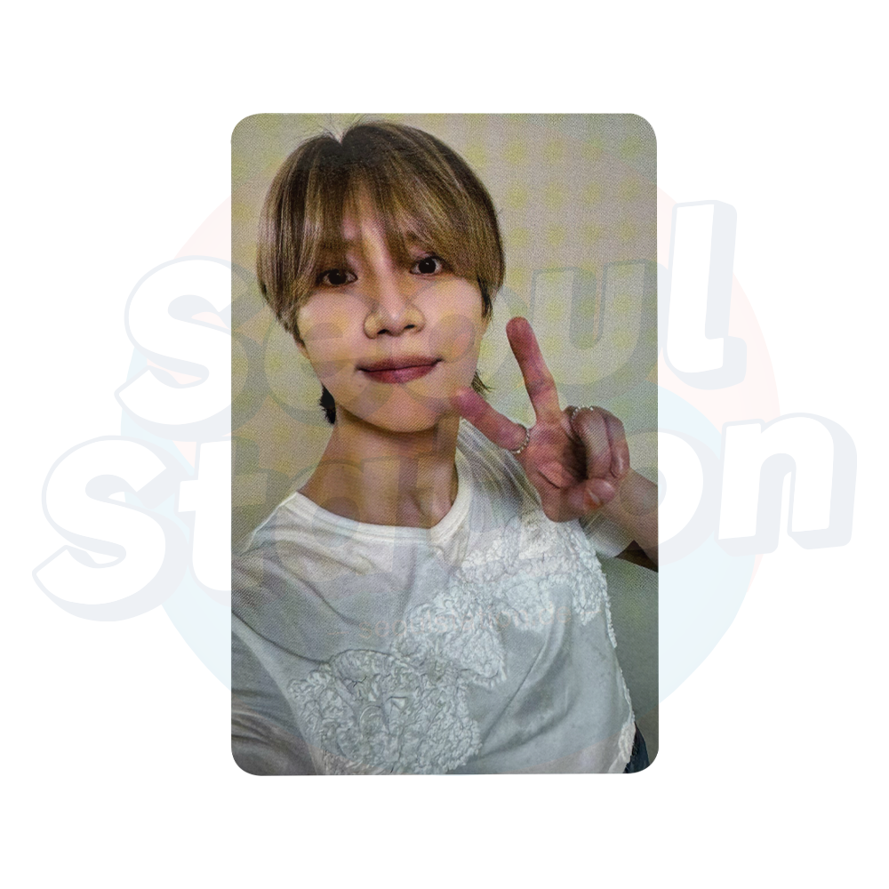 TAEMIN - 2024 TAEMIN WORLD TOUR 'Ephemeral Gaze' - MD Photo Card peace sign