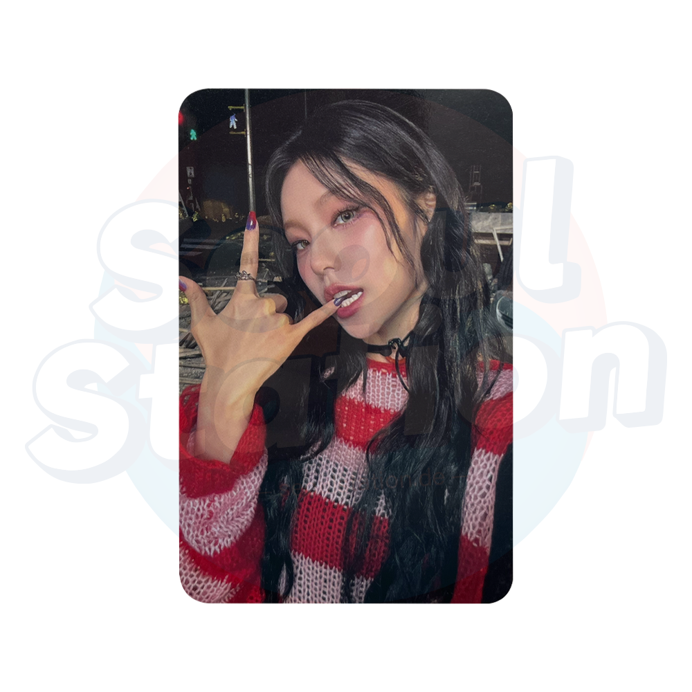 ITZY - GOLD - Aladin Photo Card yeji