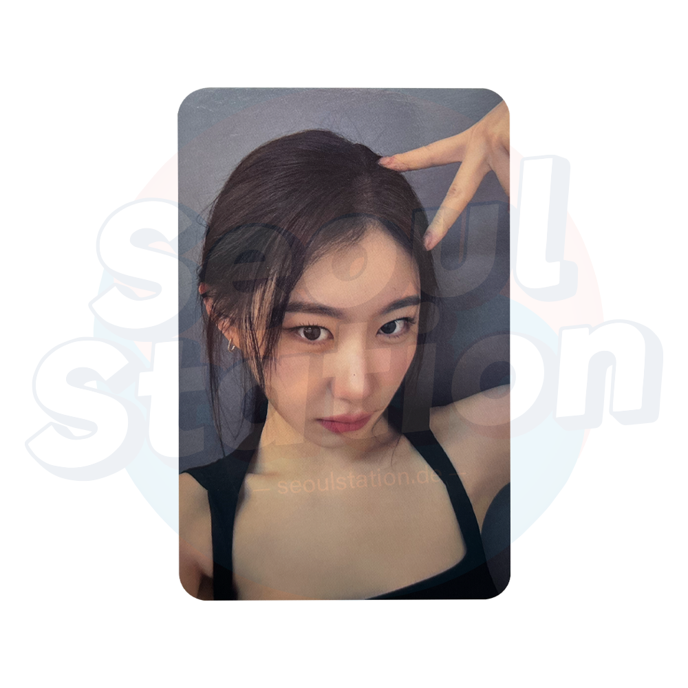 ITZY - GOLD - Soundwave Lucky Draw Photo Card chaeryeong