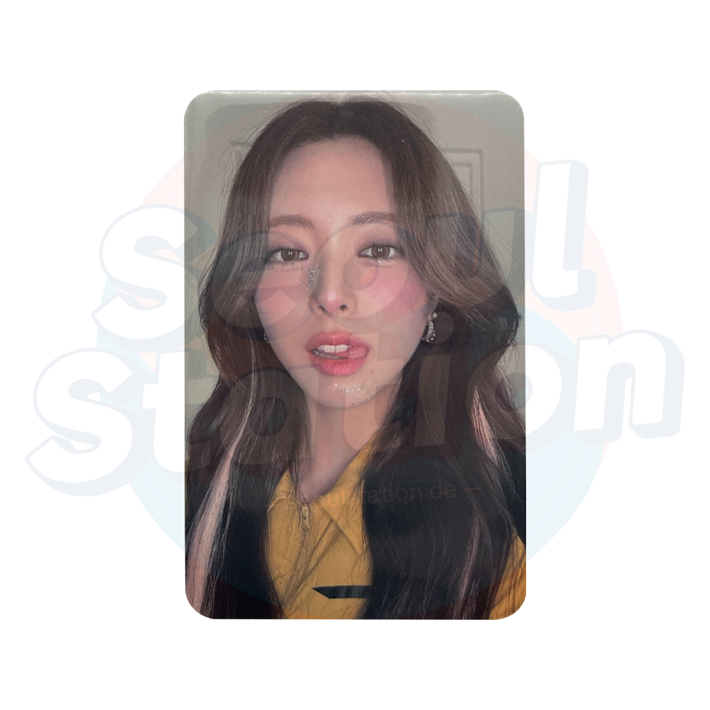 ITZY - GOLD - Yes24 Photo Card yuna