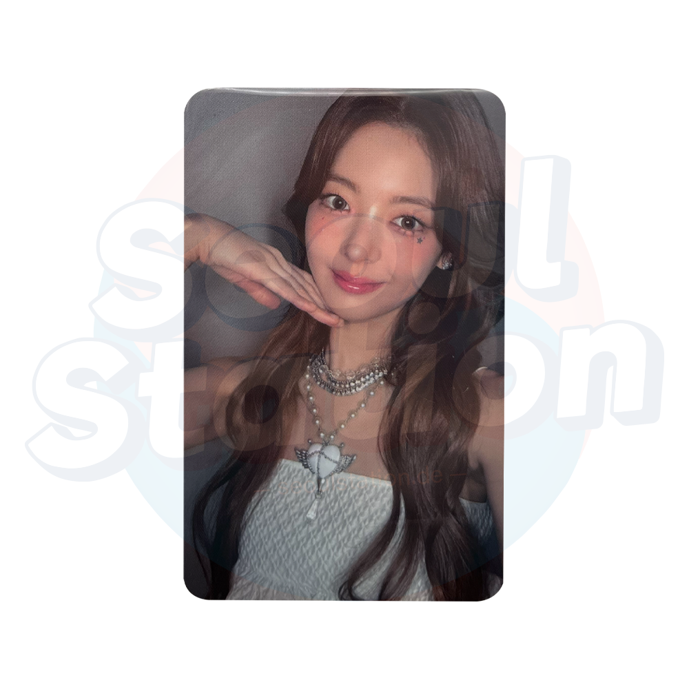 ITZY - GOLD - JYP Shop Photo Card lia