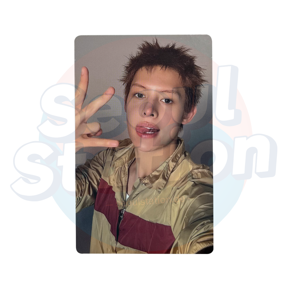 CORTIS - 2nd EP 'GREENGREEN' - WEVERSE STUDIO CHOOM Photocard (Ver. A) James
