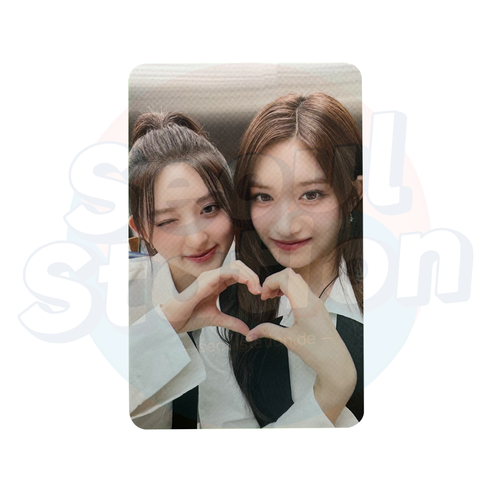 IVE - THE 1ST WORLD TOUR "SHOW WHAT I HAVE" - Official MD Random UNIT Photo Card  Gaeul & leeseo