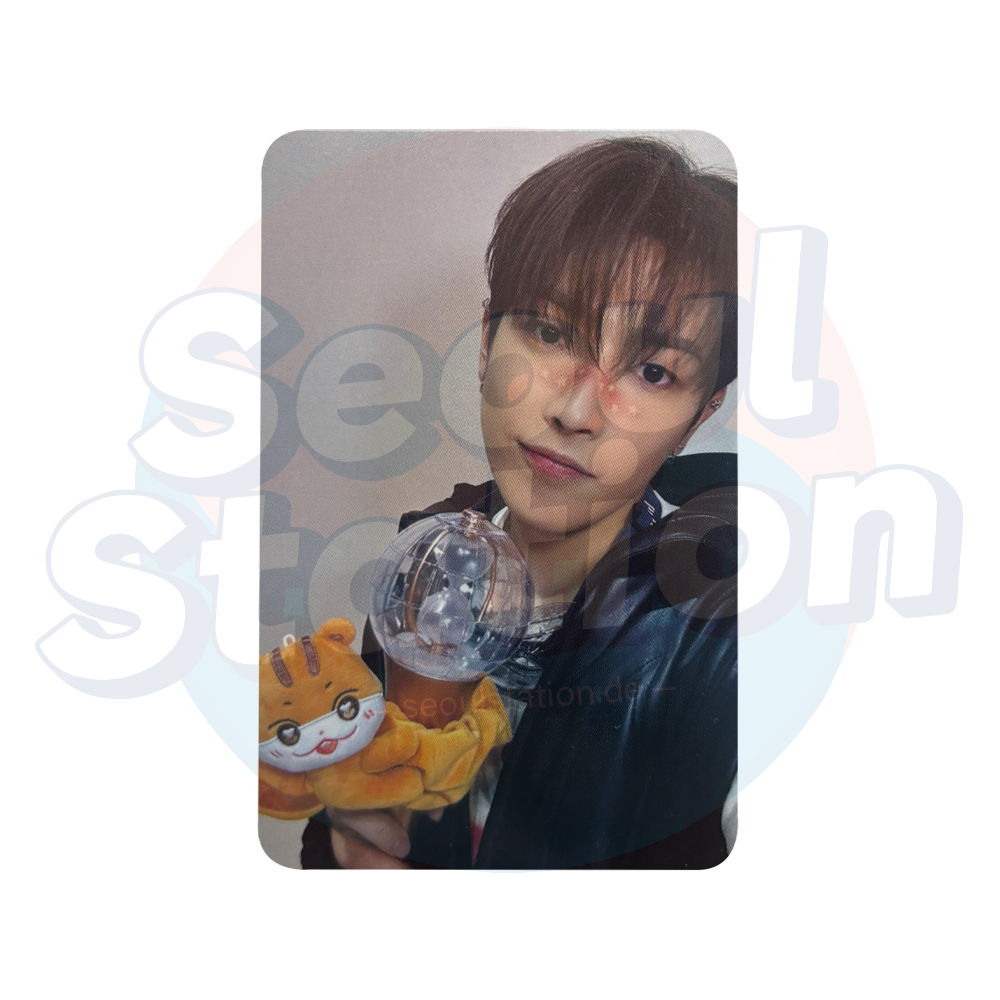 ATEEZ - ANITEEZ IN TREASURE - OFFICIAL MD Photocard - Lightiny Ver. Hongjoong