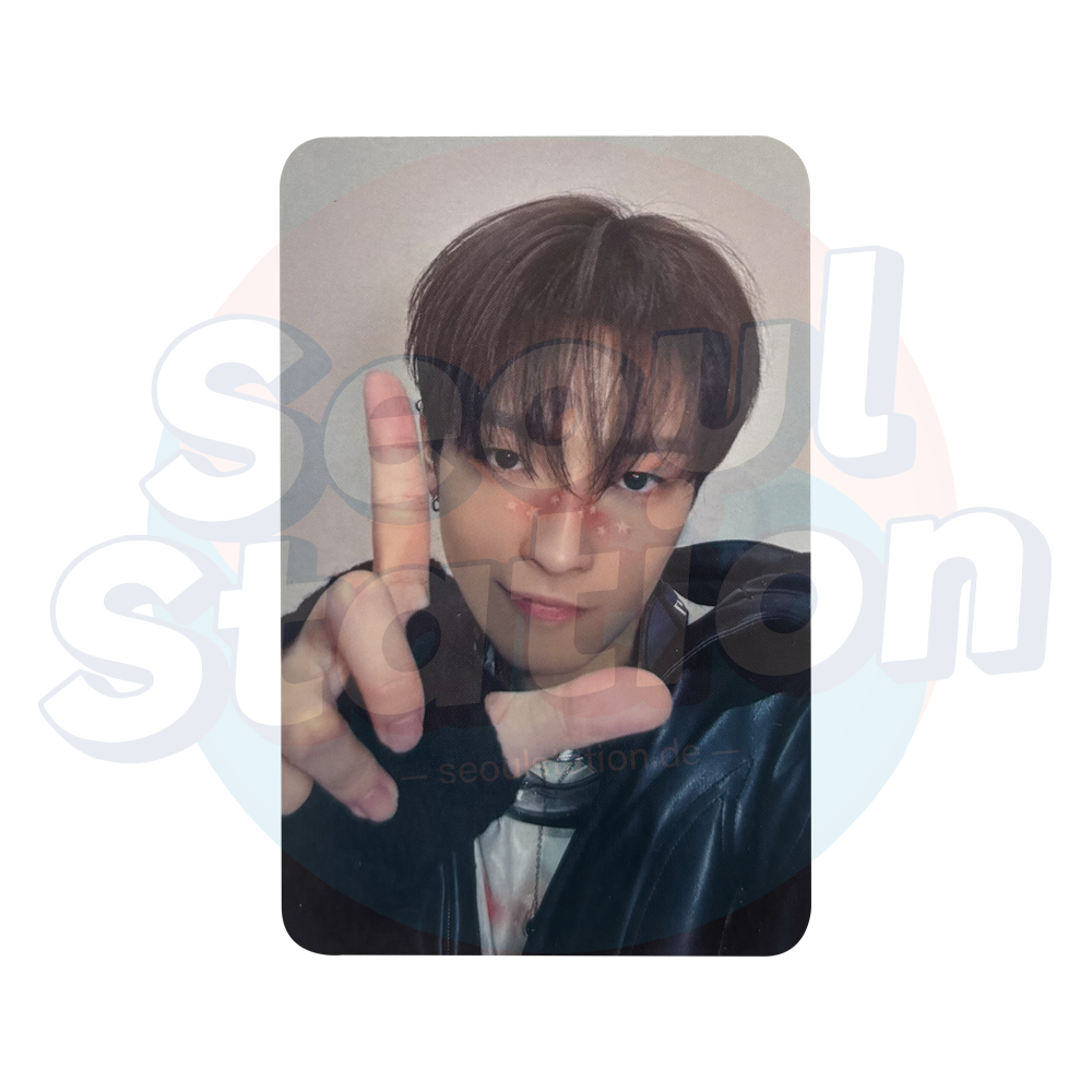 ATEEZ - ANITEEZ IN TREASURE - OFFICIAL MD Photocard - L Ver.Hongjoong