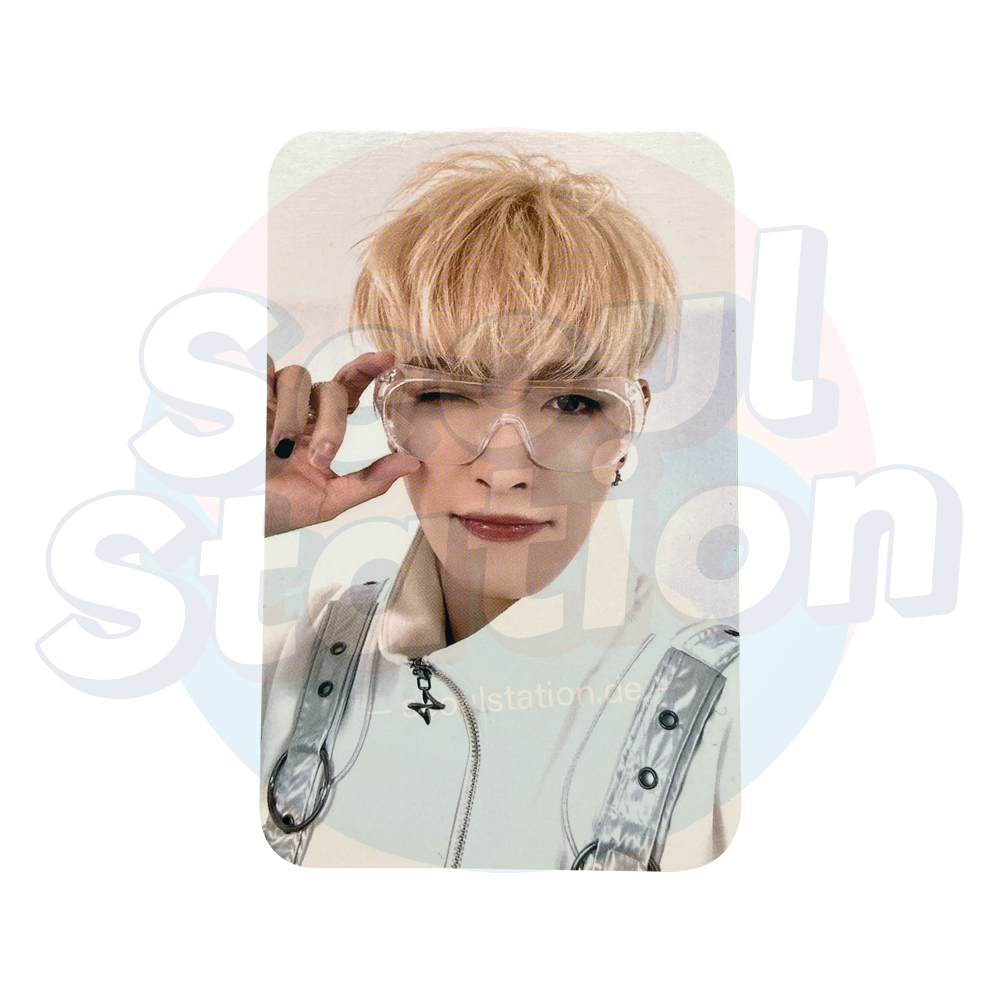 ATEEZ - THE WORLD EP.FIN : WILL - Soundwave 3rd Round Lucky Draw Photo Card (White Fit) Hongjoong