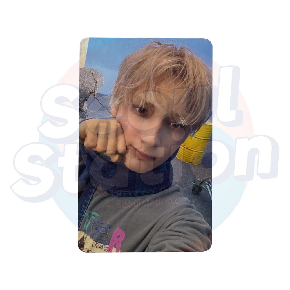 TXT - 7TH YEAR: A MOMENT OF STILLNESS WITH YOU IN THE THORNS - WEVERSE Photobook Set Ver. Photocard - HUENINGKAI