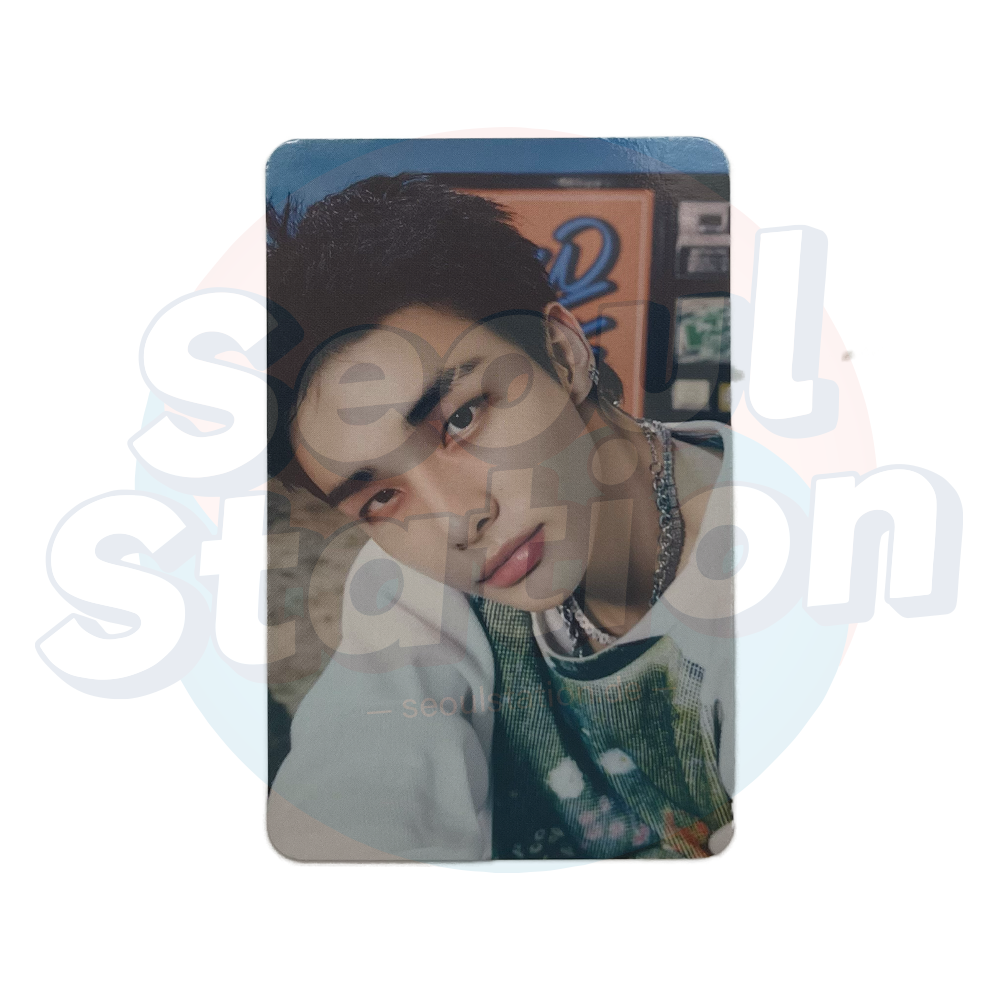 STRAY KIDS - World Tour 'DOMINATE: CELEBRATE' - Official MD Photocard (PC Holder Ver.) Hyunjin