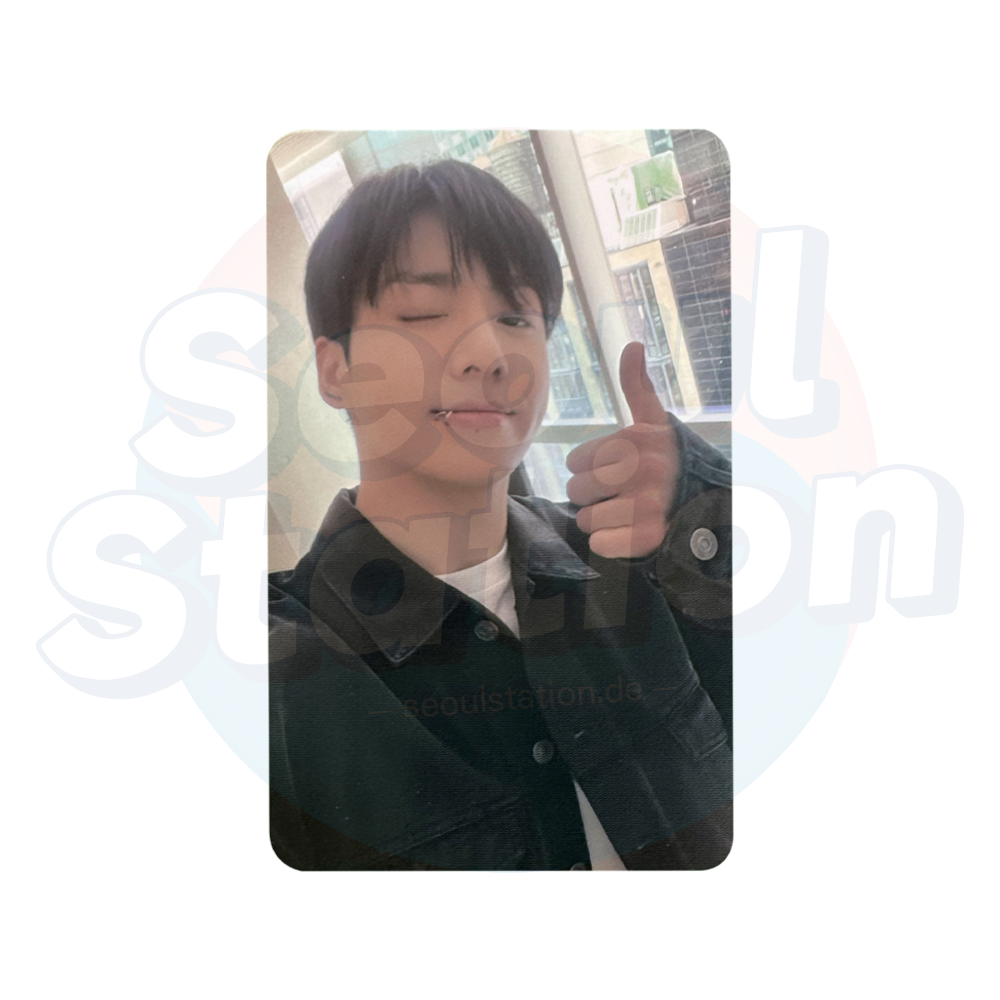 JUNG KOOK - GOLDEN - Powerstation 2nd Round Lucky Draw Photo Card thumbs up