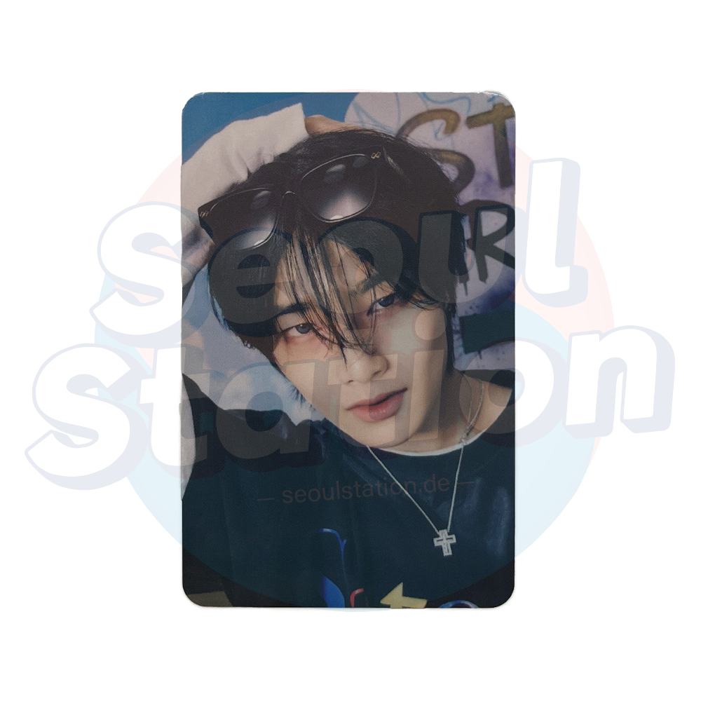 STRAY KIDS - World Tour 'DOMINATE: CELEBRATE' - Official MD Photocard (PC Holder Ver.) I.N