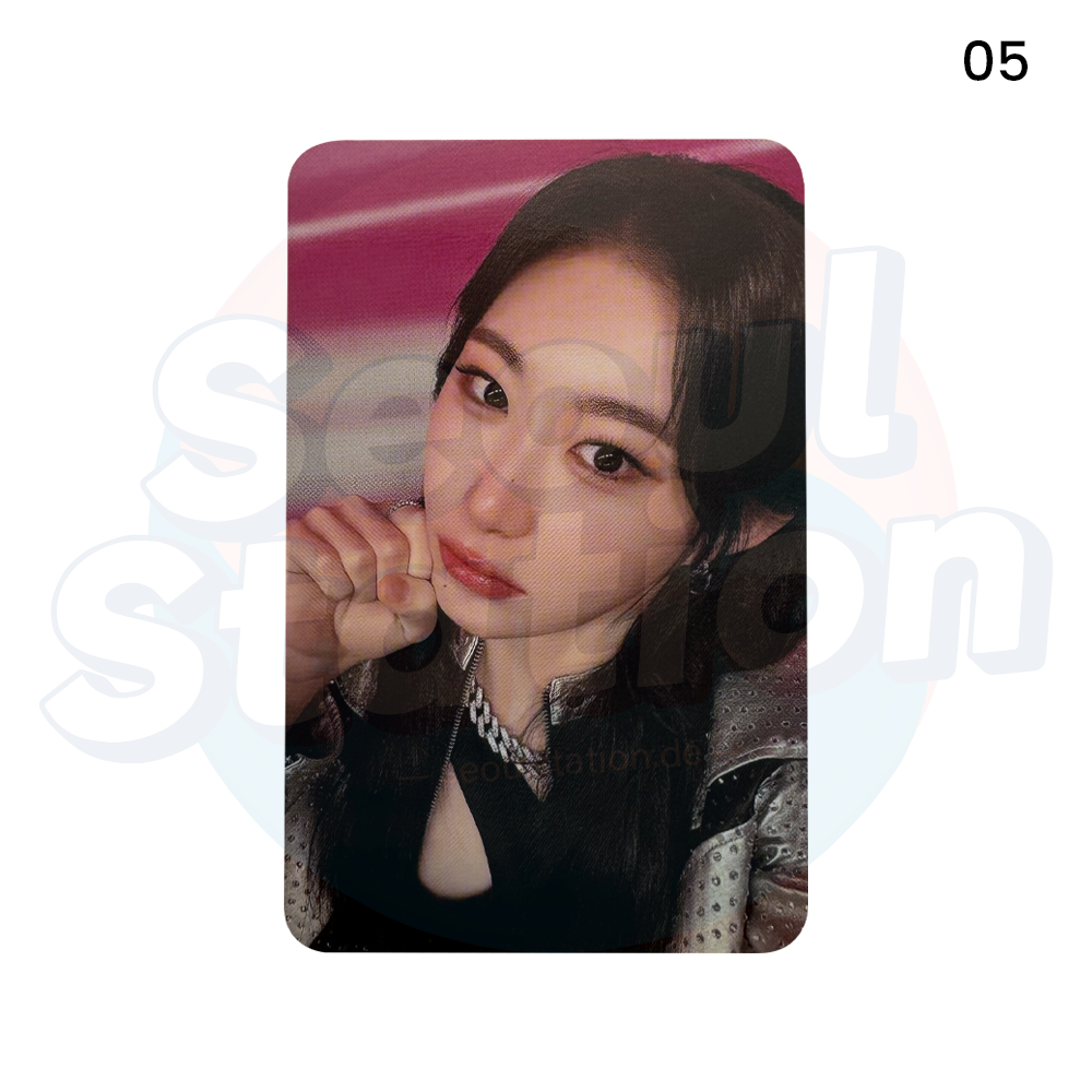 ITZY - 2nd World Tour 'BORN TO BE' - Trading Photo Card (CHAERYEONG Ver.) 05