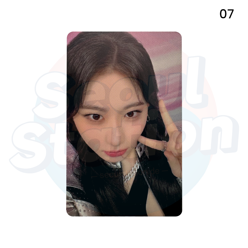 ITZY - 2nd World Tour 'BORN TO BE' - Trading Photo Card (CHAERYEONG Ver.) 07