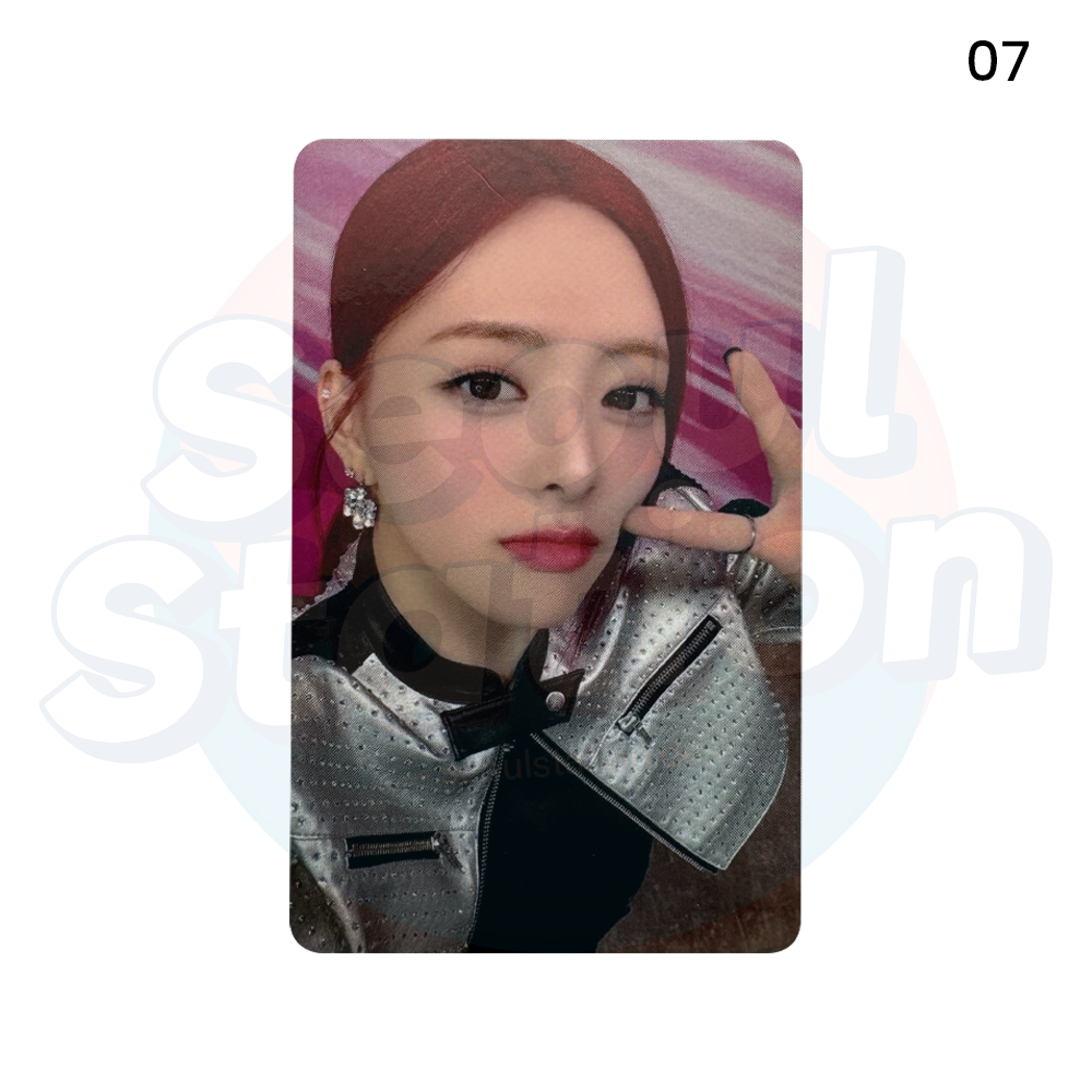 ITZY - 2nd World Tour 'BORN TO BE' - Trading Photo Card (YUNA Ver.) 07