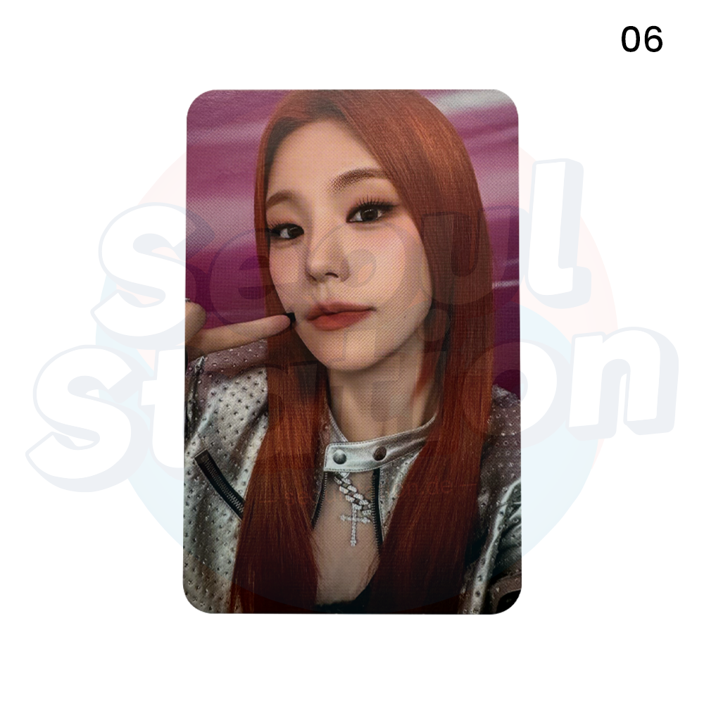 ITZY - 2nd World Tour 'BORN TO BE' - Trading Photo Card (YEJI Ver.) 06