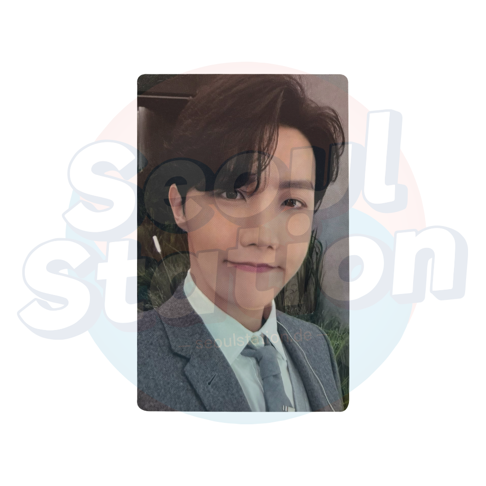 BTS - "BEYOND THE STAGE" DOCUMENTARY PHOTOBOOK : THE DAY WE MEET - WEVERSE Photo Card Jhope