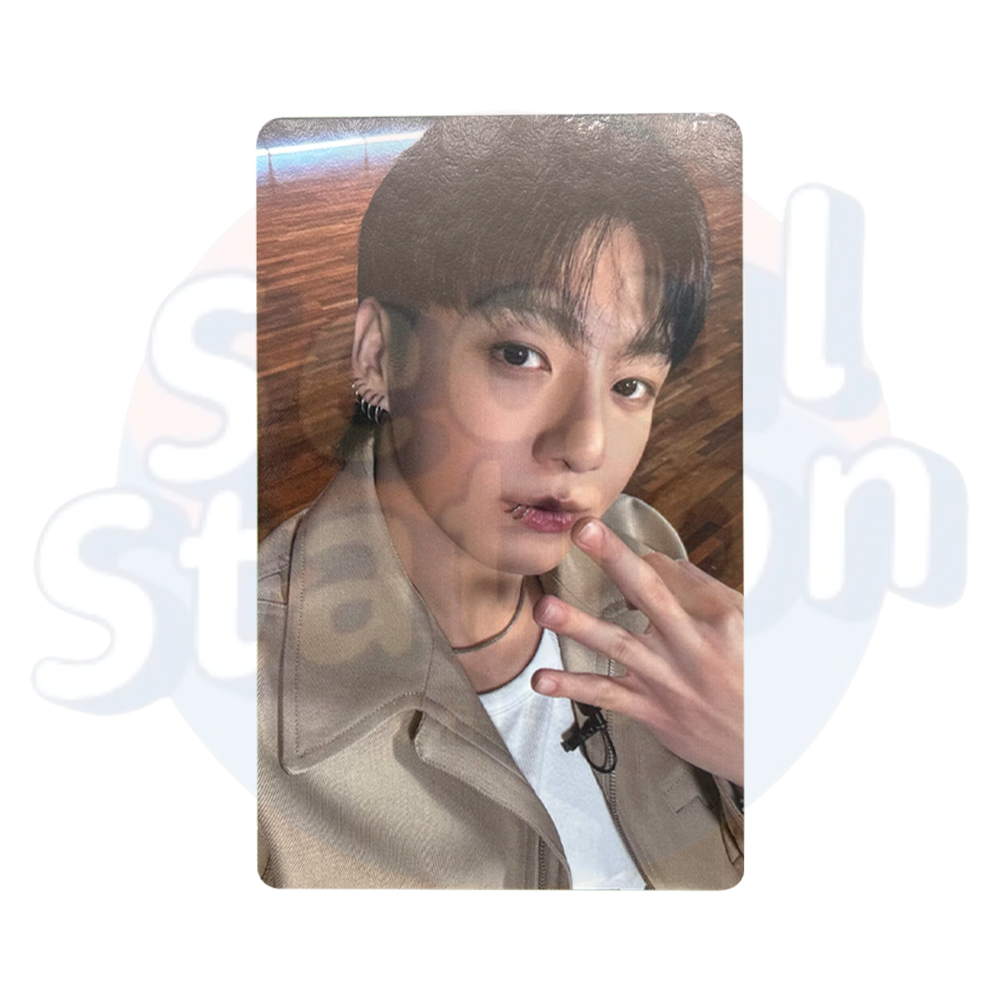 JUNG KOOK - GOLDEN - M2U Lucky Draw Photo Card showing 3 fingers