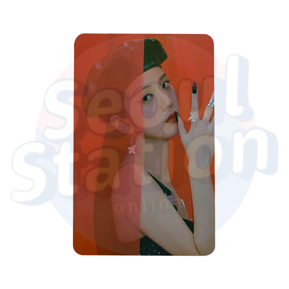 JISOO - ME - YG SELECT Photo Card (Red Back) beret