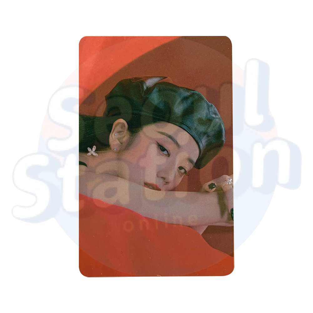 JISOO - ME - Photo Card (Red Back) beret