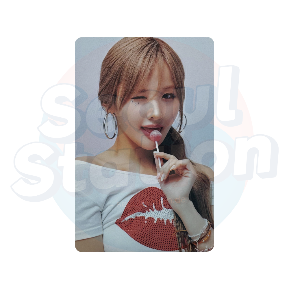 KISS OF LIFE - 1st World Tour: 'KISS ROAD' in Seoul - Trading Photo Card - BELLE Ver. lollipop