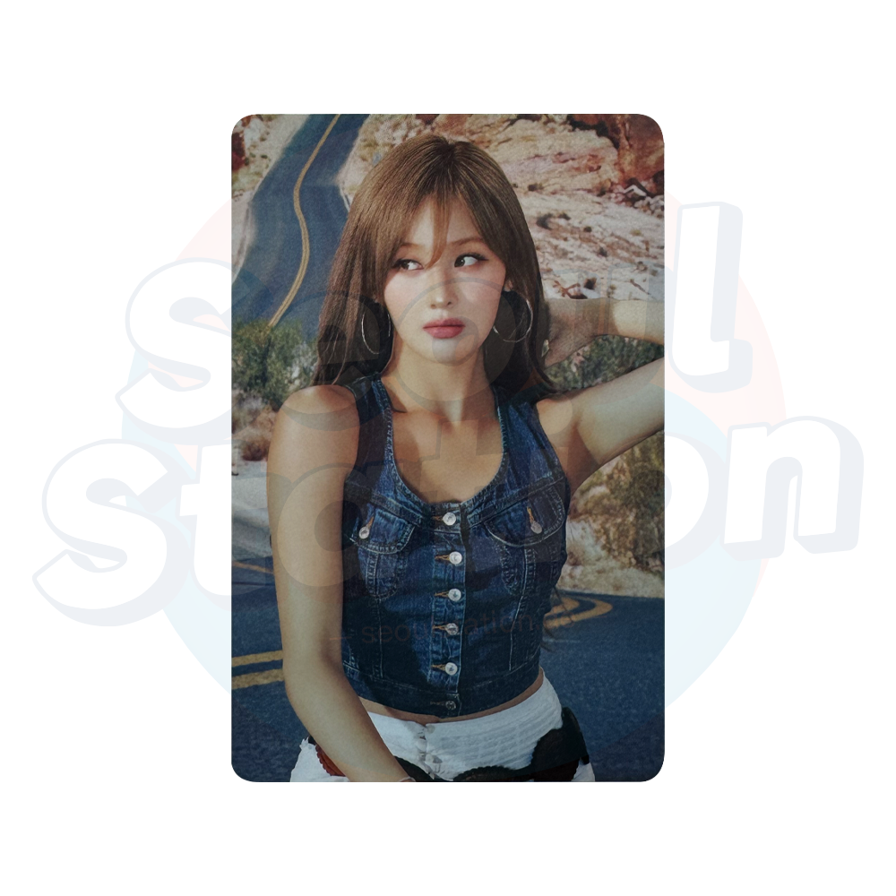 KISS OF LIFE - 1st World Tour: 'KISS ROAD' in Seoul - Trading Photo Card - BELLE Ver. outside