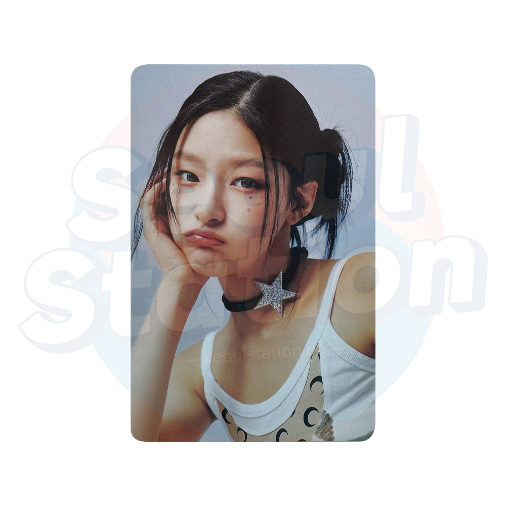 KISS OF LIFE - 1st World Tour: 'KISS ROAD' in Seoul - Trading Photo Card - HANEUL Ver. pouting