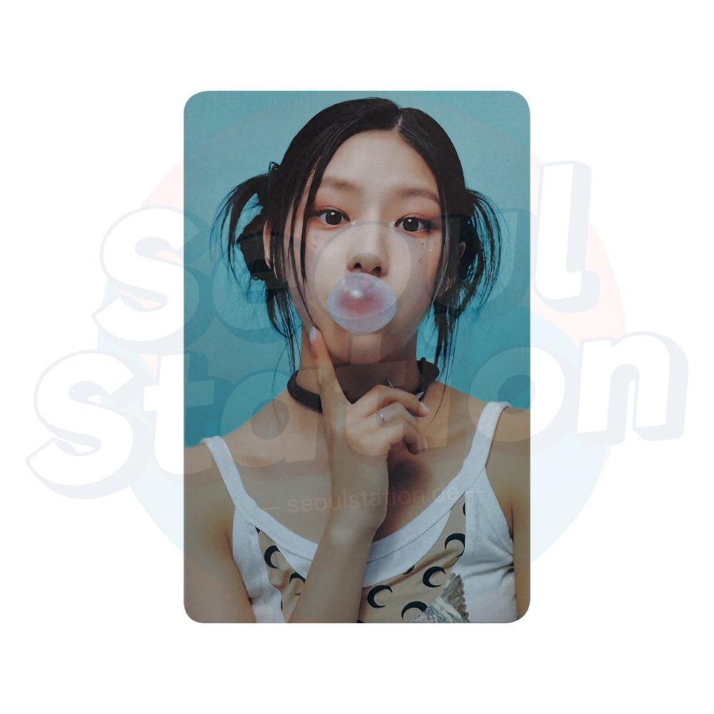 KISS OF LIFE - 1st World Tour: 'KISS ROAD' in Seoul - Trading Photo Card - HANEUL Ver. bubble gum