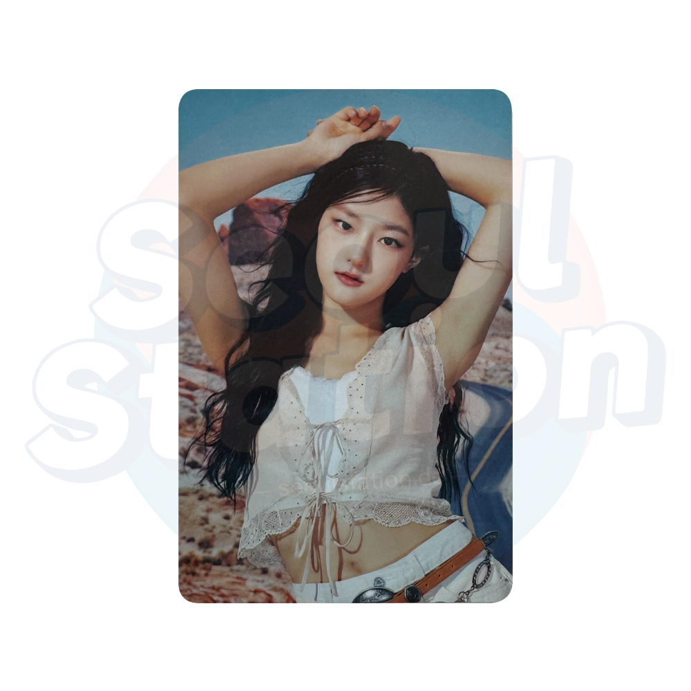 KISS OF LIFE - 1st World Tour: 'KISS ROAD' in Seoul - Trading Photo Card - HANEUL Ver. outside