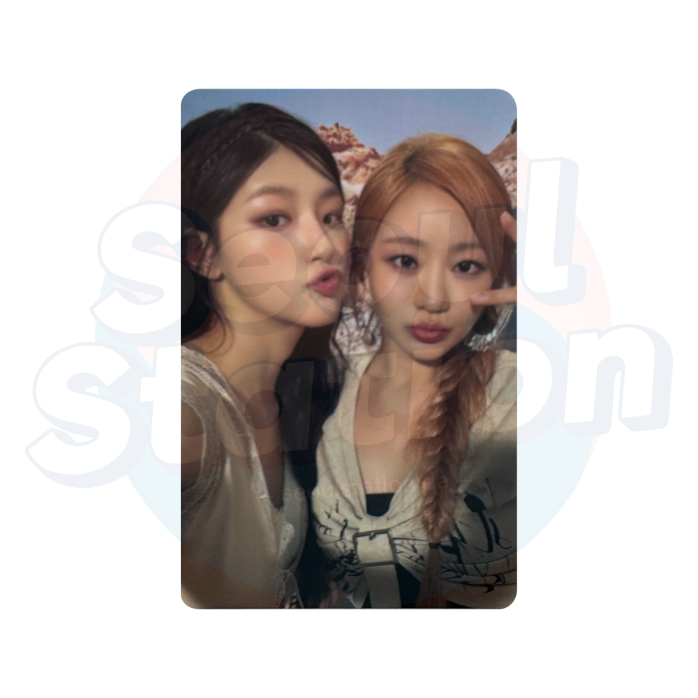 KISS OF LIFE - 1st World Tour: 'KISS ROAD' in Seoul - Trading Photo Card - UNIT Ver. haneul & julie