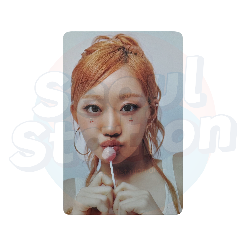 KISS OF LIFE - 1st World Tour: 'KISS ROAD' in Seoul - Trading Photo Card - JULIE Ver. lollipop