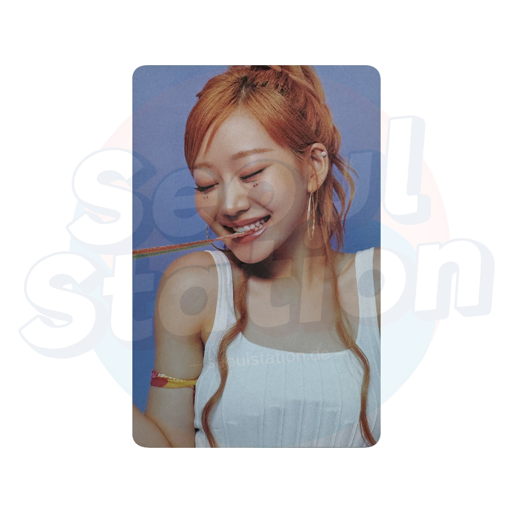 KISS OF LIFE - 1st World Tour: 'KISS ROAD' in Seoul - Trading Photo Card - JULIE Ver. rainbow candy