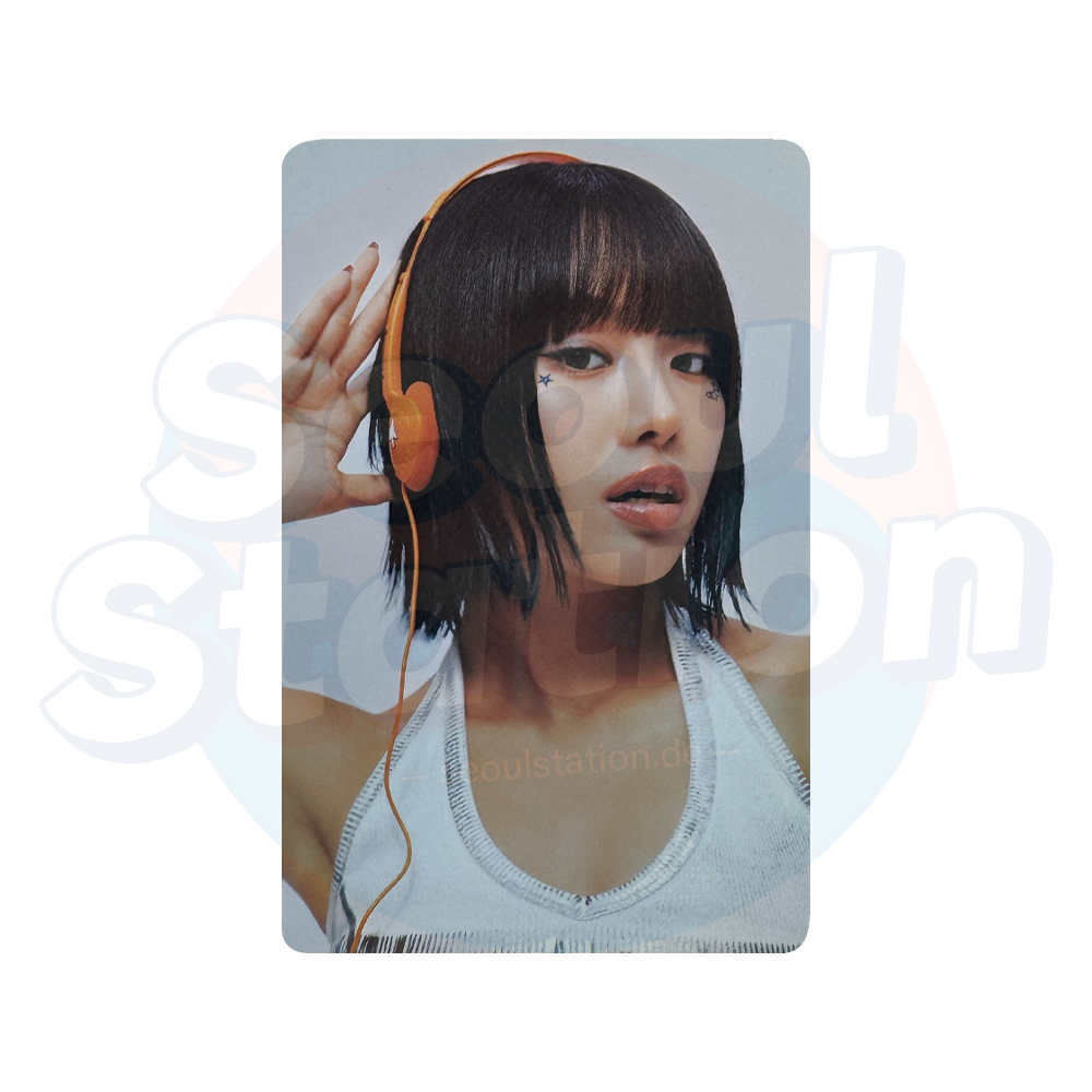 KISS OF LIFE - 1st World Tour: 'KISS ROAD' in Seoul - Trading Photo Card - NATTY Ver. headphones