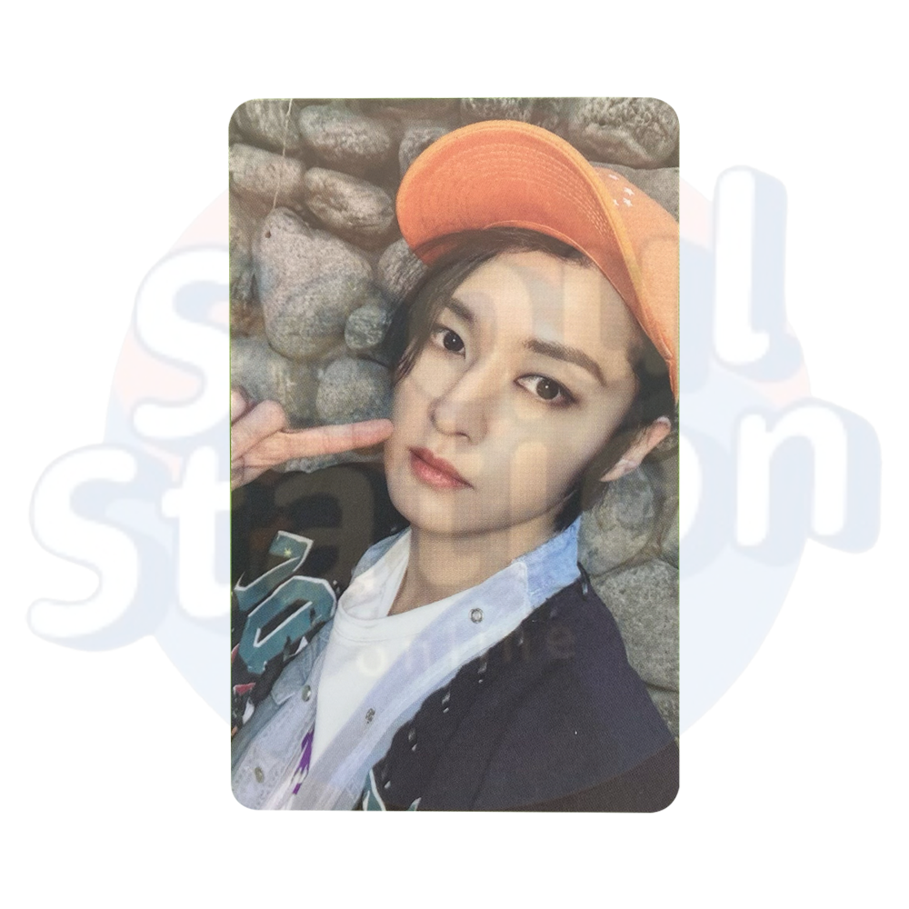 Stray Kids - The 3rd Album '5-STAR' - Soundwave Lucky Draw PVC Event Photo Card (black back) lee know