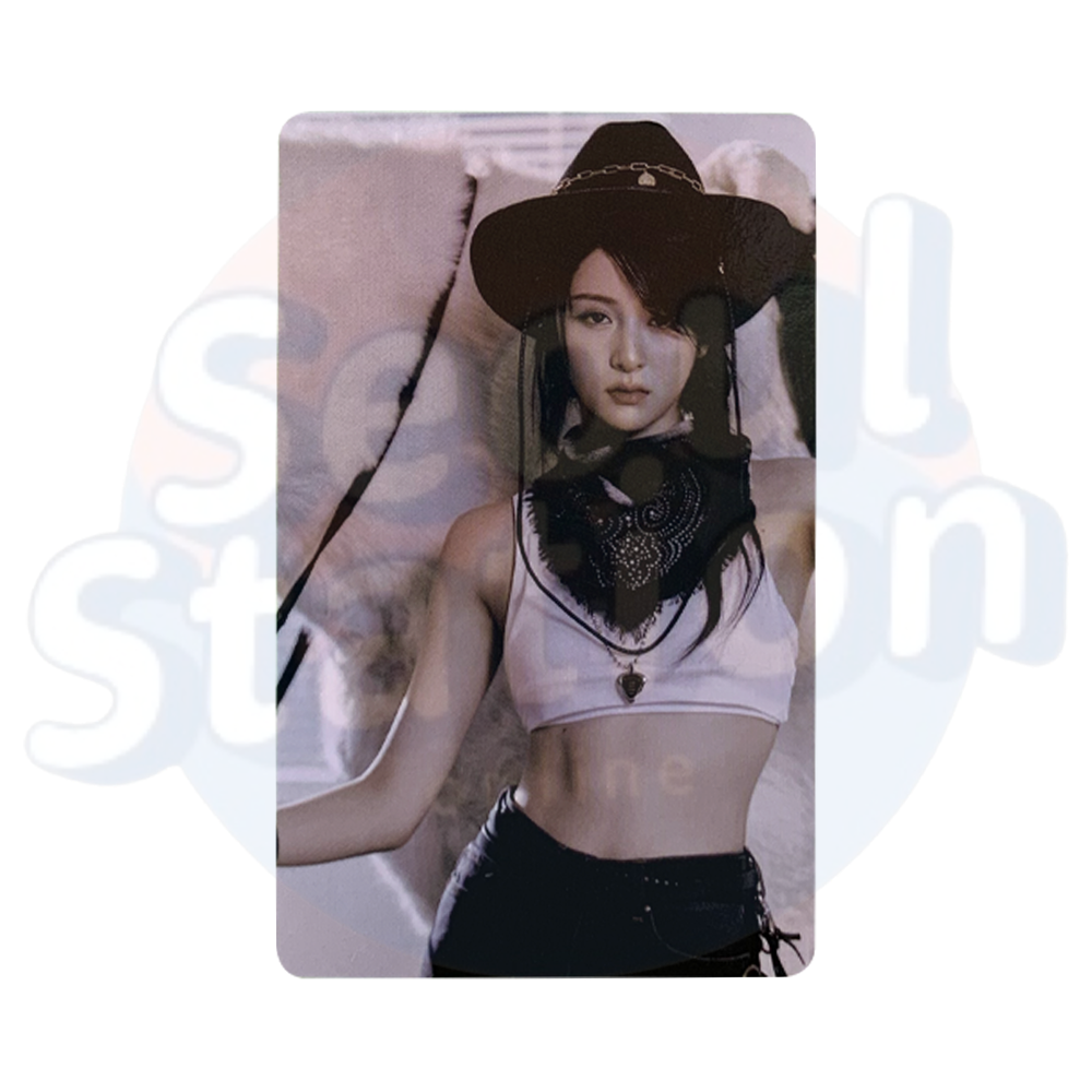 LE SSERAFIM - UNFORGIVEN - WEVERSE Photo Card - Ver.2 (dark concept) yunjin