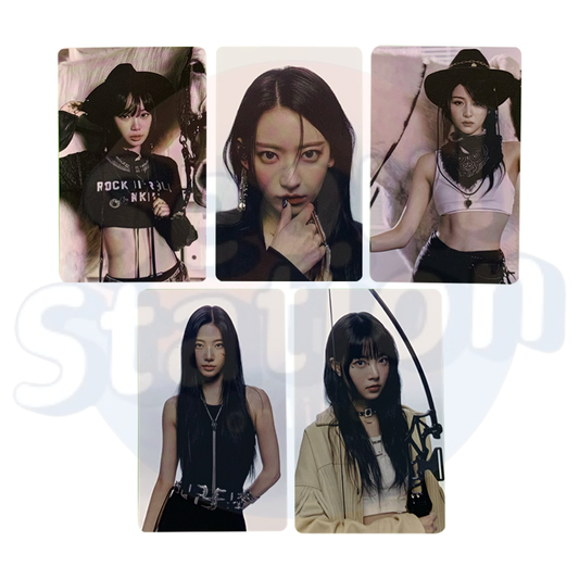 LE SSERAFIM - UNFORGIVEN - WEVERSE Photo Card - Ver.2 (dark concept)