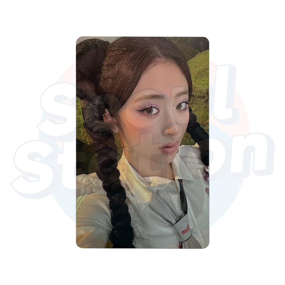 LE SSERAFIM - 4th Mini Album: CRAZY - WEVERSE Photo Card yunjin