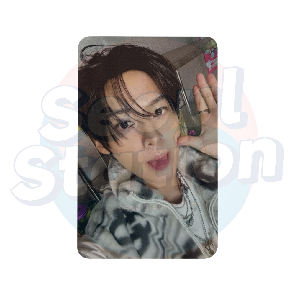 STRAY KIDS - 2026 Season's Greetings 'STARLIGHT SUPPER CLUB' - JYP Photocard Lee Know