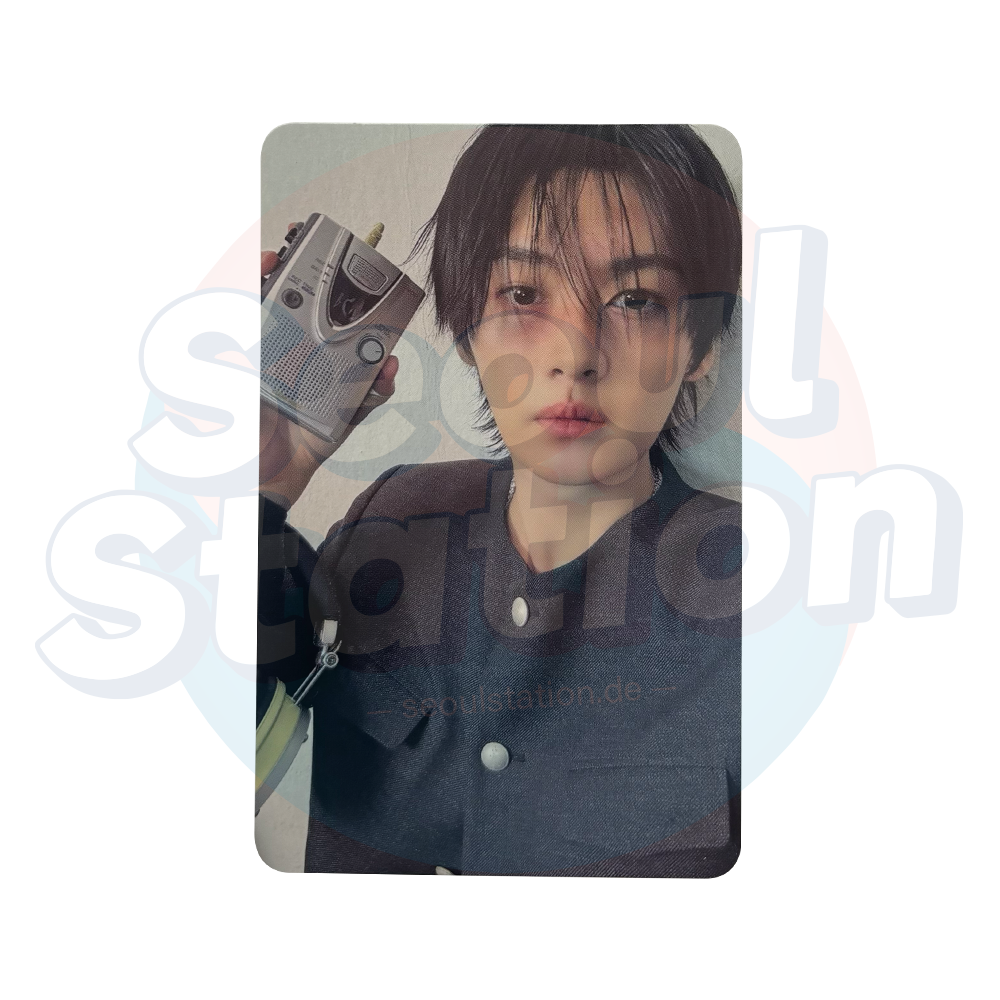 STRAY KIDS - KARMA - SKZOO Album Ver. - Photocard (Selfie Ver.) Lee Know