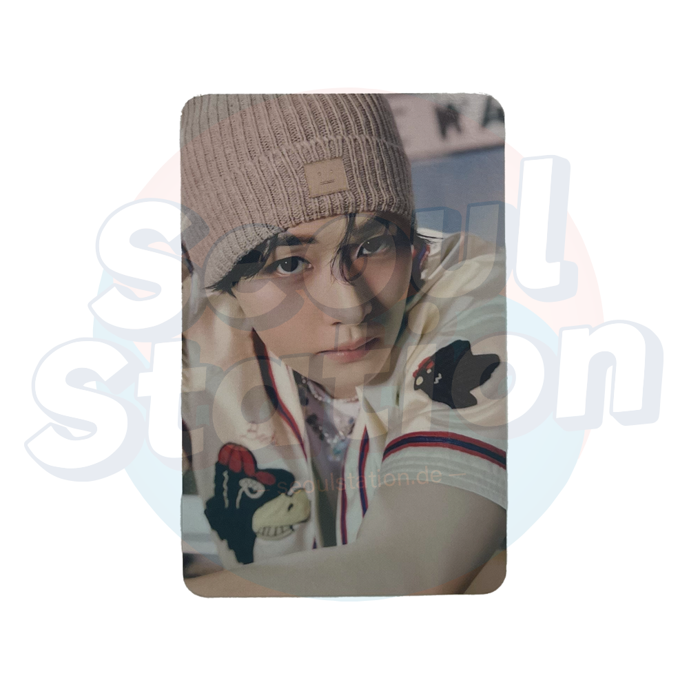 STRAY KIDS - World Tour 'DOMINATE: CELEBRATE' - Official MD Photocard (PC Holder Ver.) Lee Know