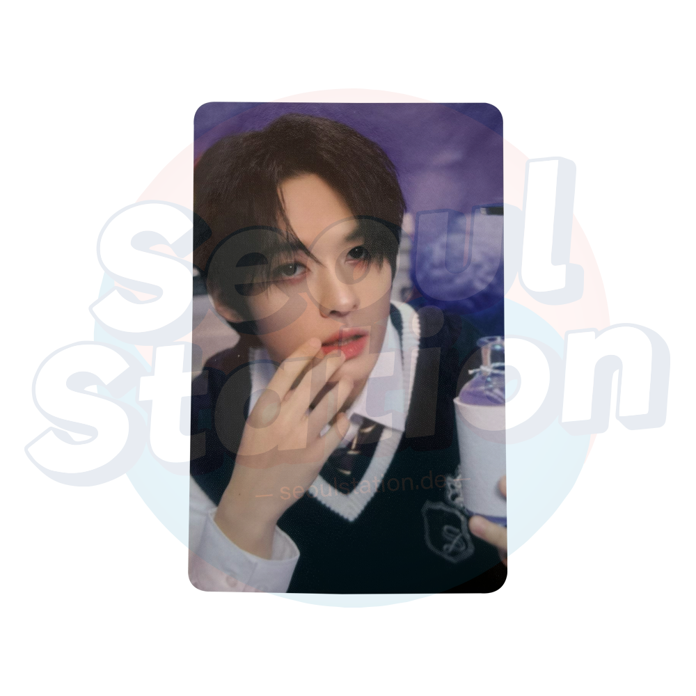 Stray Kids - 4TH FANMEETING 'SKZ'S MAGIC SCHOOL' - Tape Ver. Photo Card leeKnow