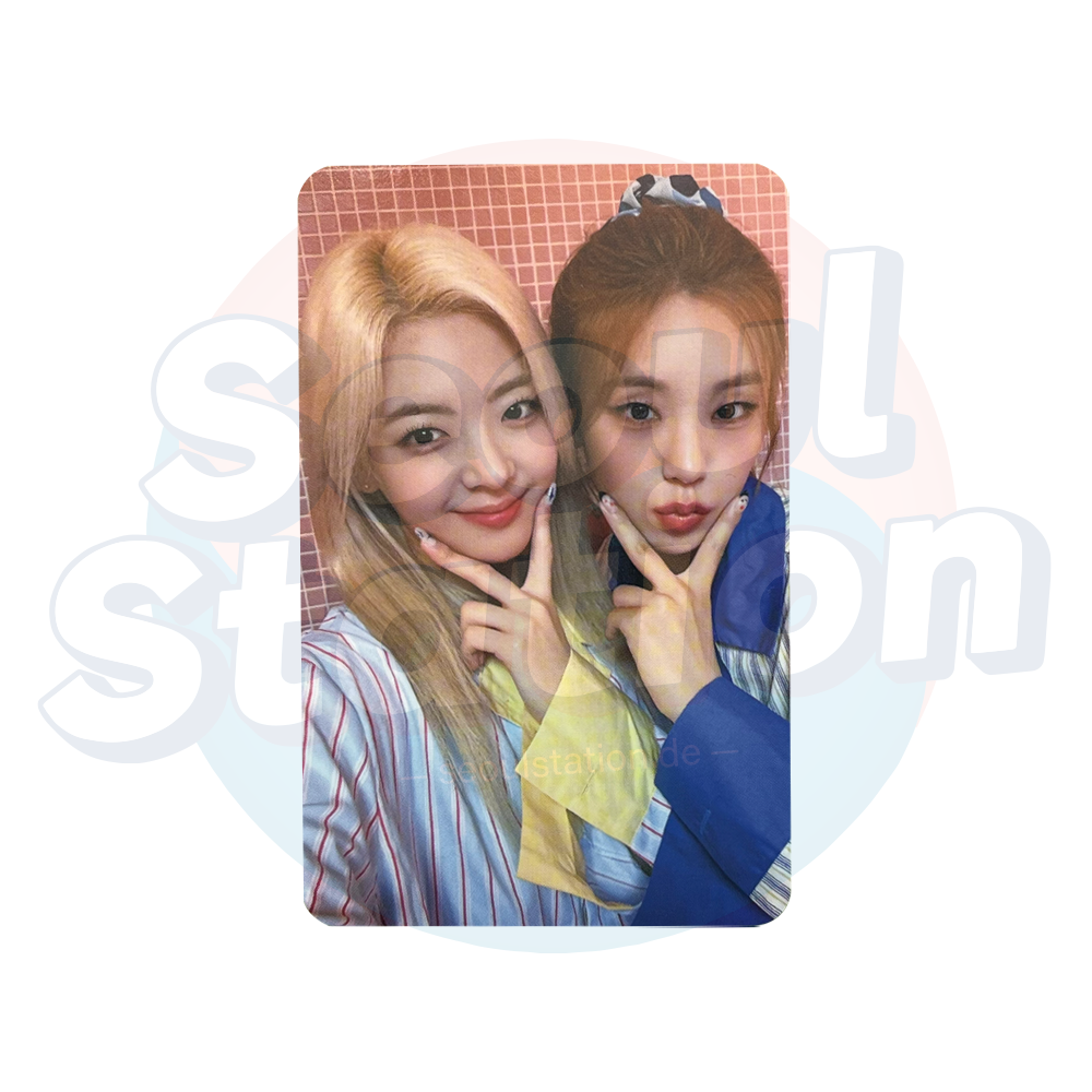 ITZY - 2024 Season's Greetings - Best Friends Forever - WIITH MU U Unit Photo Card