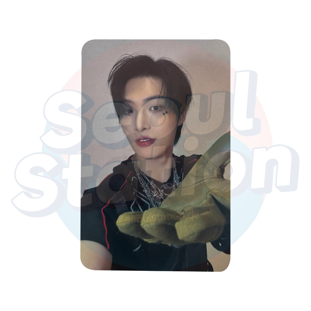 ATEEZ - ANITEEZ IN TREASURE - OFFICIAL MD Photocard - Reaching Out Ver. Mingi