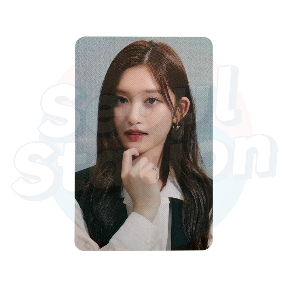 IVE - THE 1ST WORLD TOUR "SHOW WHAT I HAVE" - Official MD Random Photo Card - SET A leeseo