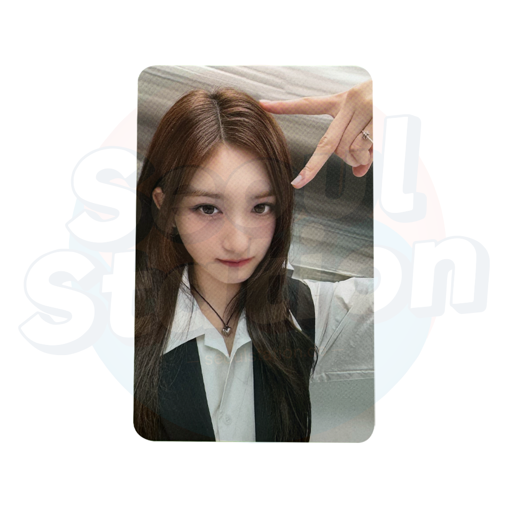 IVE - THE 1ST WORLD TOUR "SHOW WHAT I HAVE" - Official MD Random Photo Card - SET B leeseo