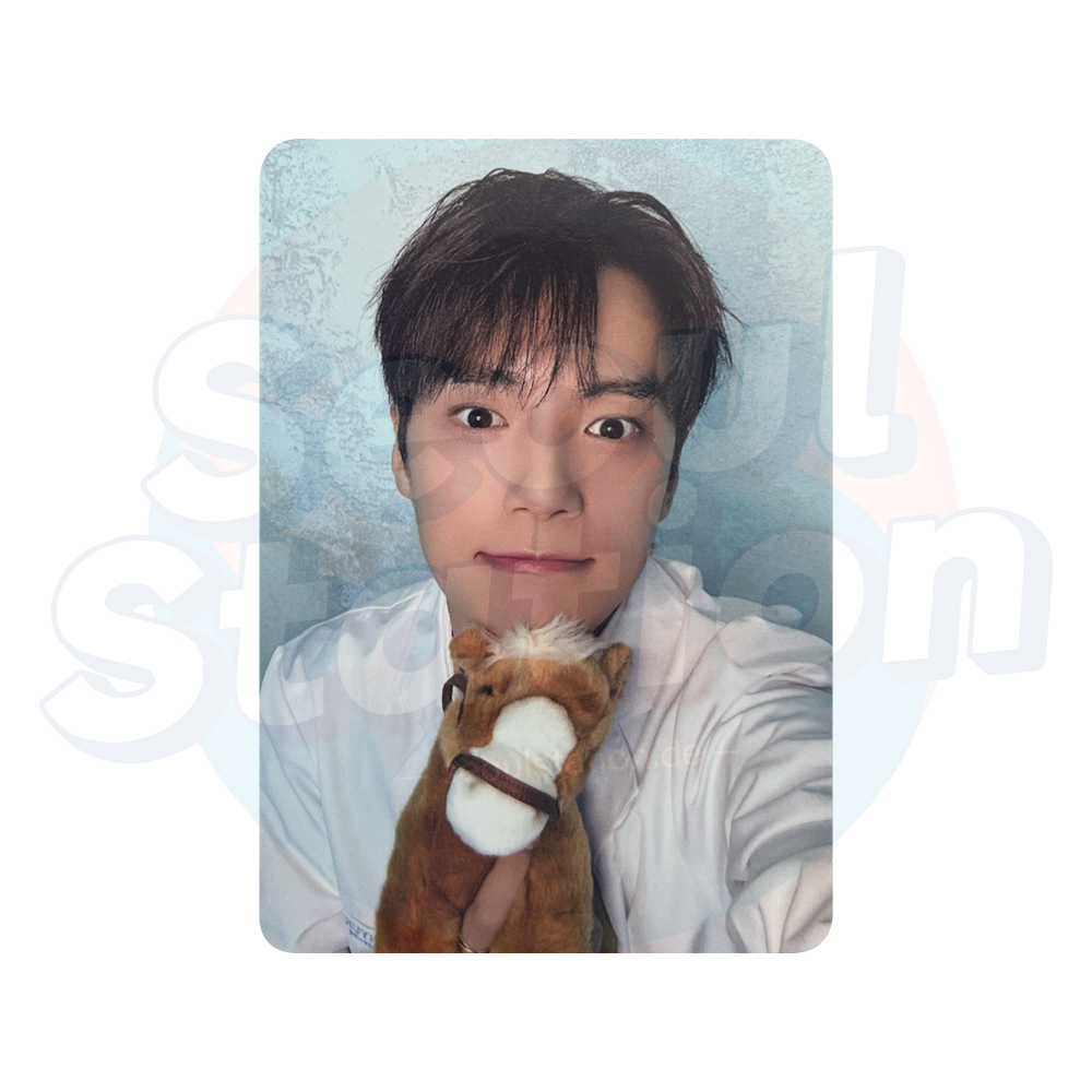MONSTA X - 2026 Season's Greetings 'LOVE FORMULA MONBEBE' - STARSHIP Square Photocard minhyuk