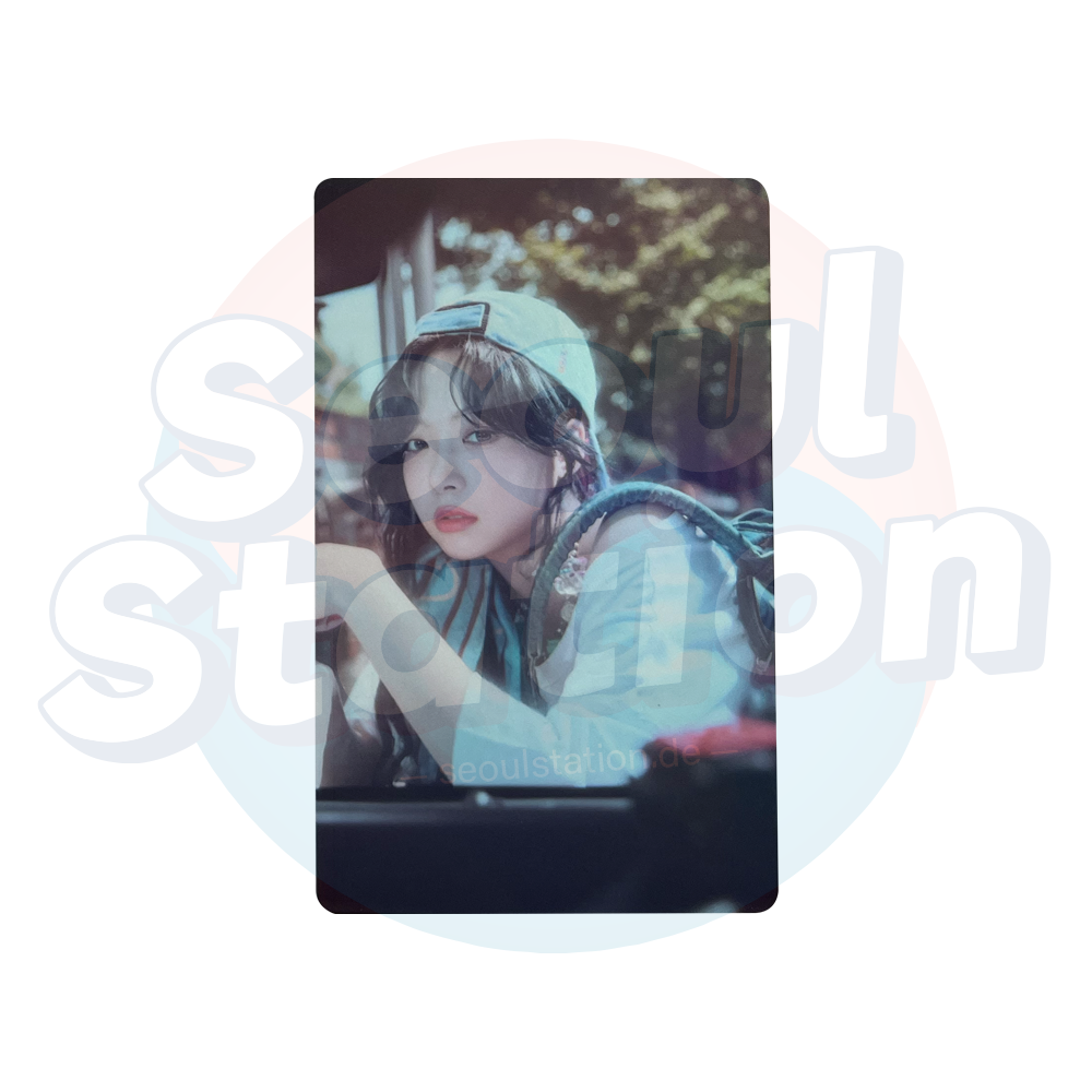 LE SSERAFIM - 4th Mini Album: CRAZY - WEVERSE Holo Photo Card - Photo Book Ver.