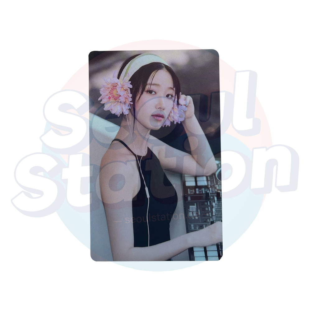 LE SSERAFIM - 4th Mini Album: CRAZY - WEVERSE Holo Photo Card - Photo Book Ver.