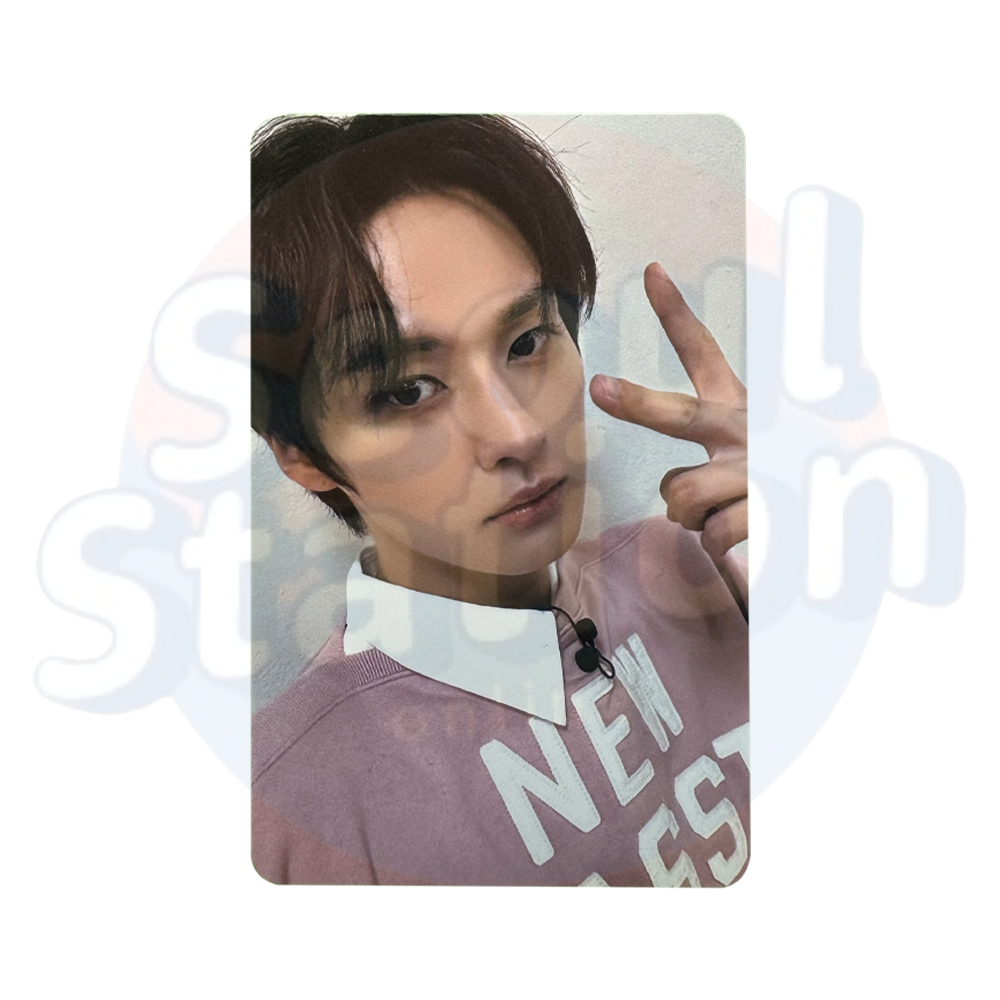 Stray Kids - 樂-STAR - ROCK STAR - Soundwave 2nd Lucky Draw Photo Card (LIGHT PINK) lee know